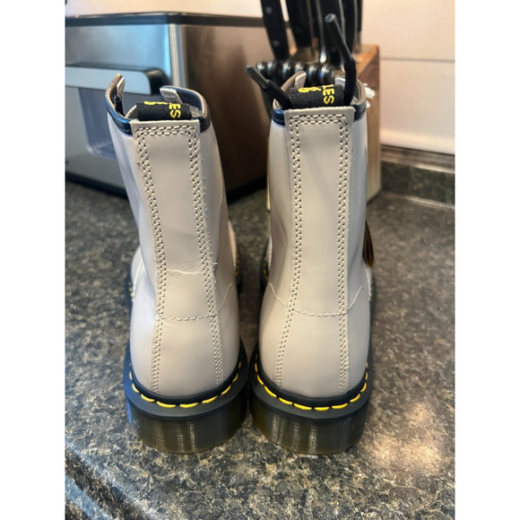 New DR. MARTENS 1460 SMOOTH LEATHER BOOTS - VINTAGE TAUPE - Picture 5 of 12